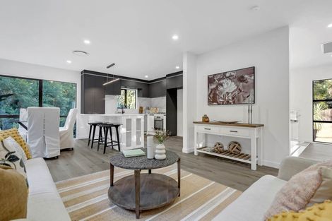 Photo of property in 8b South Lynn Road, Titirangi, Auckland, 0604