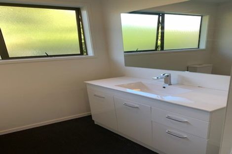 Photo of property in 13 Lendenfeld Drive, Papatoetoe, Auckland, 2025