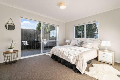 Photo of property in 3 Helga Crescent, Te Atatu Peninsula, Auckland, 0610