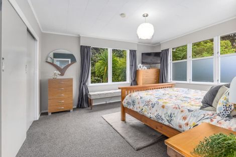 Photo of property in 4 Lane Crescent, Tawa, Wellington, 5028