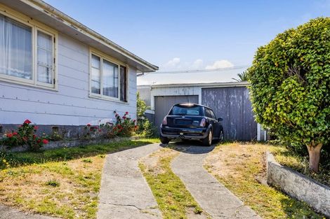 Photo of property in 28 Cambridge Street, Patea, 4520