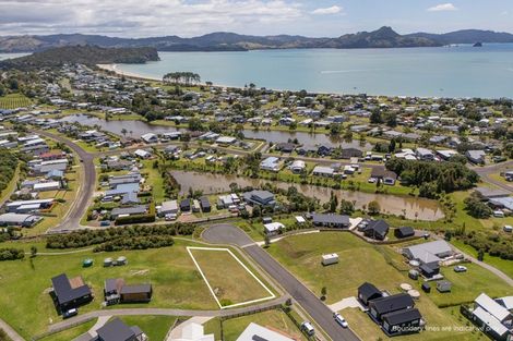Photo of property in 2 Tinirau Place, Cooks Beach, 3591