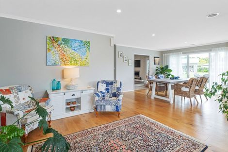 Photo of property in 10 Austin Drive, Whitianga, 3510