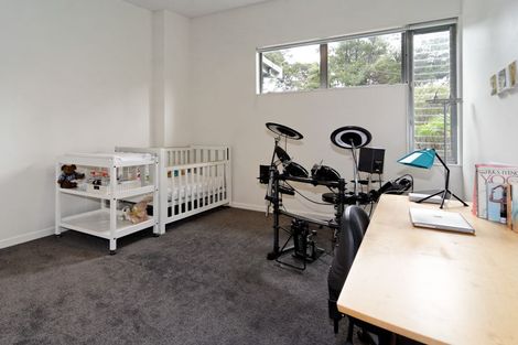 Photo of property in 20c Konini Road, Titirangi, Auckland, 0604