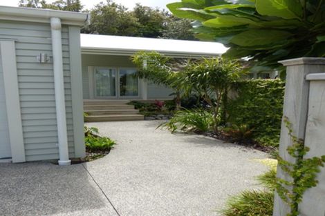 Photo of property in 19 Kakariki Grove, Waikanae, 5036