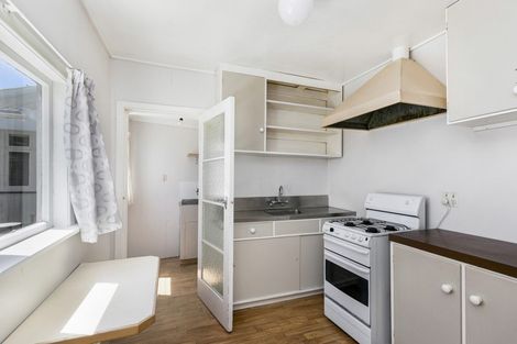 Photo of property in 29 Palm Avenue, Lyall Bay, Wellington, 6022