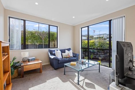 Photo of property in 39 Syd Grant Crescent, Orewa, 0931