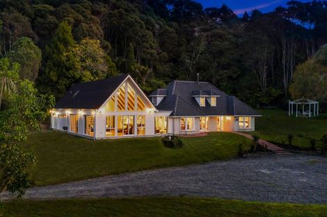 Photo of property in 105 Grassmere Road, Henderson Valley, Auckland, 0612