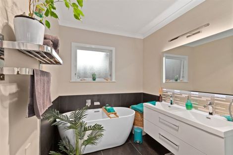 Photo of property in 19 Hartley Terrace, Massey, Auckland, 0614