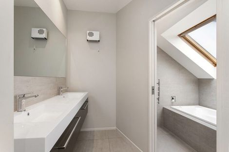 Photo of property in 3 Lewisham Park, St Albans, Christchurch, 8052