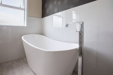 Photo of property in 37 Fox Street, Woodville, 4920