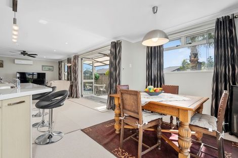 Photo of property in 4 Sandspit Way, Papamoa Beach, Papamoa, 3118