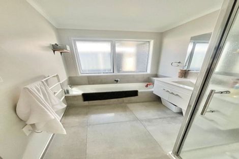 Photo of property in 8 Kahuparere Crescent, Pyes Pa, Tauranga, 3112