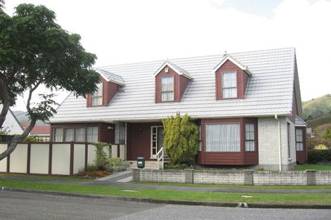 Photo of property in 1 Mcenroe Grove, Naenae, Lower Hutt, 5011