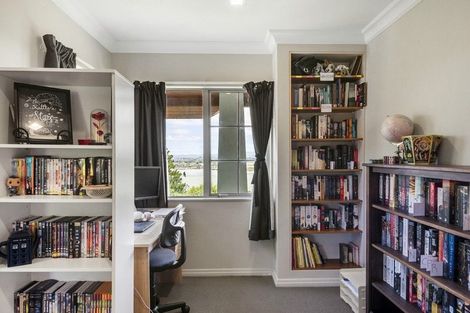 Photo of property in 5 Chatham Avenue, Paremoremo, Auckland, 0632