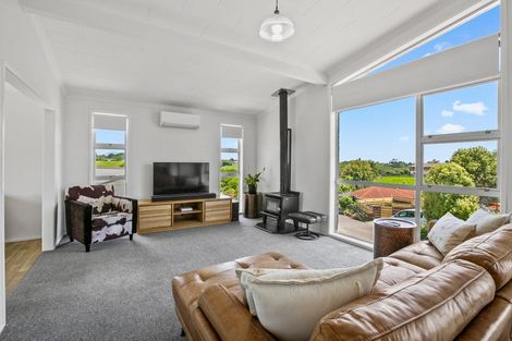 Photo of property in 57 Manu Crescent, Upper Vogeltown, New Plymouth, 4310