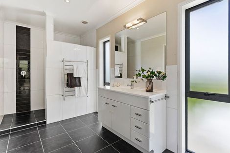 Photo of property in 3 Gavinike Place, Waimauku, 0812