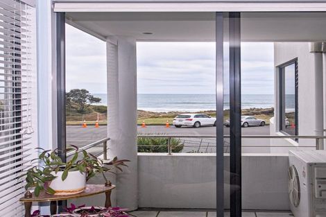 Photo of property in 203 Marine Parade, Mount Maunganui, 3116
