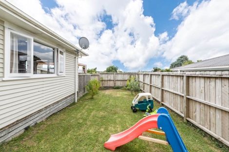 Photo of property in 5b Sheehan Road, Te Atatu South, Auckland, 0610