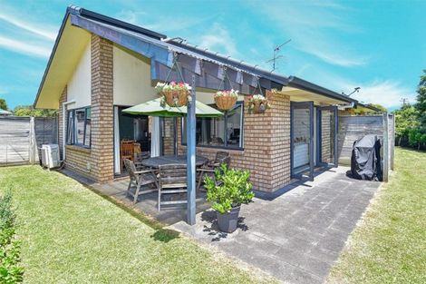 Photo of property in 15 Rossiter Avenue, Waiuku, 2123