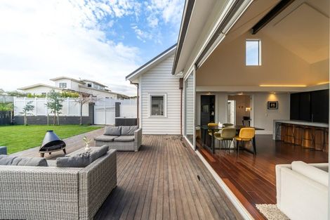Photo of property in 5 Helm Place, Whitby, Porirua, 5024