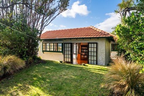 Photo of property in 23 Saint Michaels Crescent, Kelburn, Wellington, 6012