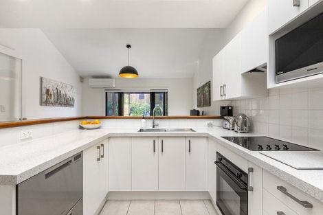 Photo of property in 10/8 Tobago Place, Sunnynook, Auckland, 0620