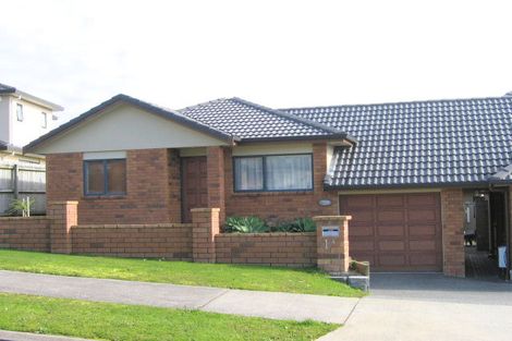 Photo of property in 1 Gilnockie Close, East Tamaki Heights, Auckland, 2016