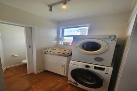 Photo of property in 90 Lauderdale Road, Birkdale, Auckland, 0626