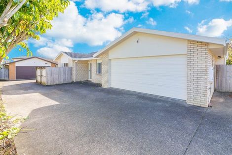 Photo of property in 24 Newry Close, East Tamaki Heights, Auckland, 2016