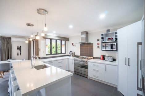Photo of property in 4 Manhattan Court, Kelvin Grove, Palmerston North, 4414