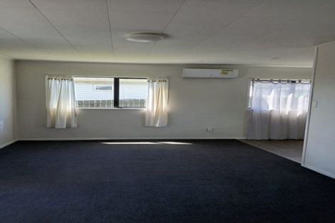 Photo of property in 2/12 Melleray Place, Randwick Park, Auckland, 2105