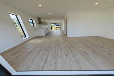 Photo of property in 4 Rauemi Way, Te Atatu South, Auckland, 0610