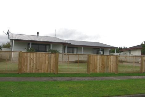 Photo of property in 98 Hillcrest Drive, Kelvin Grove, Palmerston North, 4414