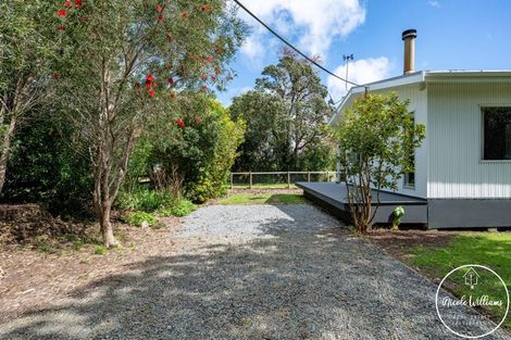Photo of property in 9 Regent Street, Whakapirau, Maungaturoto, 0583