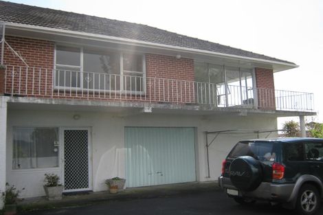 Photo of property in 2/46 Gill Avenue, Te Atatu Peninsula, Auckland, 0610