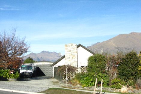 Photo of property in 11 Poplar Drive, Kelvin Heights, Queenstown, 9300