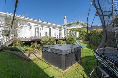 Photo of property in 33 Beazley Avenue, Paparangi, Wellington, 6037