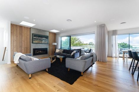 Photo of property in 50 Parr Terrace, Castor Bay, Auckland, 0620