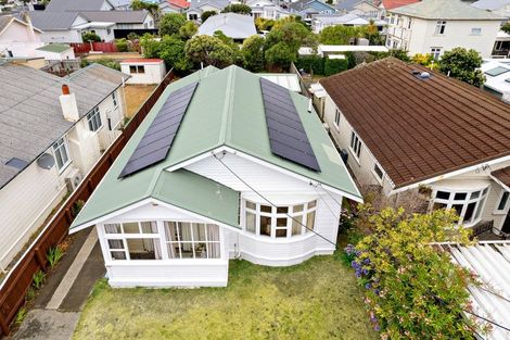 Photo of property in 70 Endeavour Street, Lyall Bay, Wellington, 6022