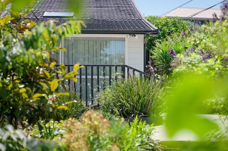 Photo of property in 15 Tiromoana Road, Raumati South, Paraparaumu, 5032