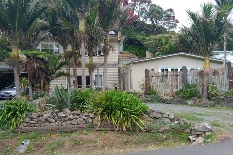 Photo of property in 39 Glenesk Road, Piha, New Lynn, 0772