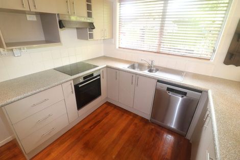 Photo of property in 10 Celeste Place, Totara Vale, Auckland, 0627