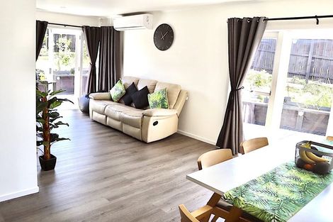Photo of property in 109 Target Road, Totara Vale, Auckland, 0629