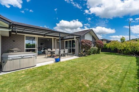Photo of property in 1 Ruske Place, Grandview Heights, Hamilton, 3200