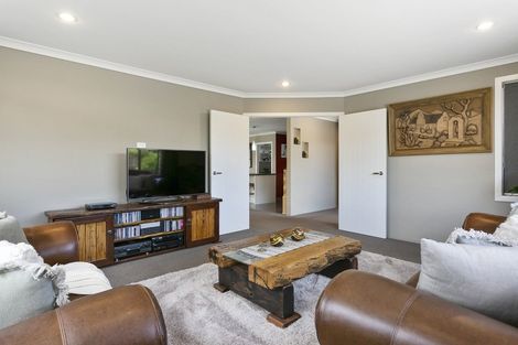 Photo of property in 8a Rose Leigh Drive, Cambridge, 3434