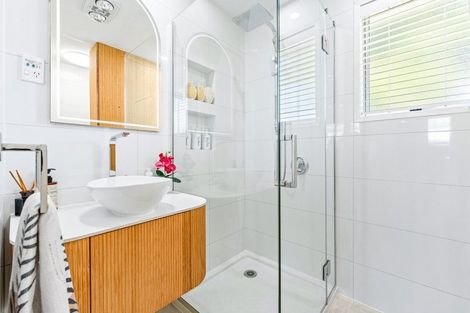 Photo of property in 27 Arlette Place, Massey, Auckland, 0614