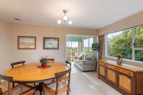 Photo of property in 5 Ardal Grove, Tirohanga, Lower Hutt, 5010