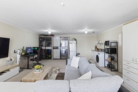 Photo of property in 8 Hamlet Place, Pukekohe, 2120
