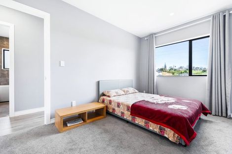 Photo of property in 6 Keiha Crescent, Massey, Auckland, 0614
